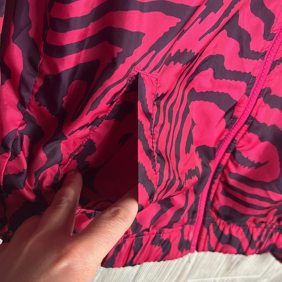 Nike Girl's Size L Fireberry "Glow in The Dark" Windrunner AOP Jacket - Picture 5 of 6